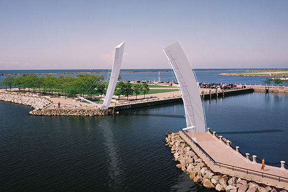 lakefrontpedestriandrawbridge_01